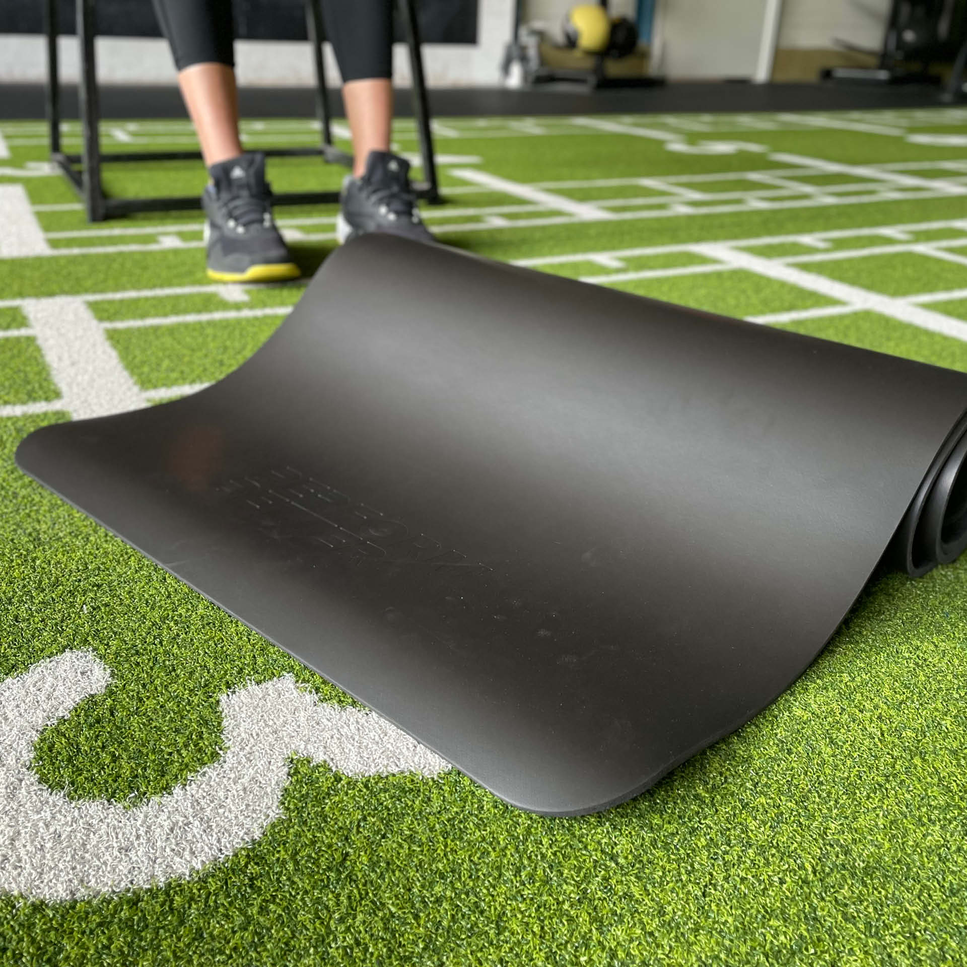 Perform Better Fitnessmatte 1,4m Schwarz mit Ösen Perform Better Fitnessmatte 1,4m Schwarz mit Ösen