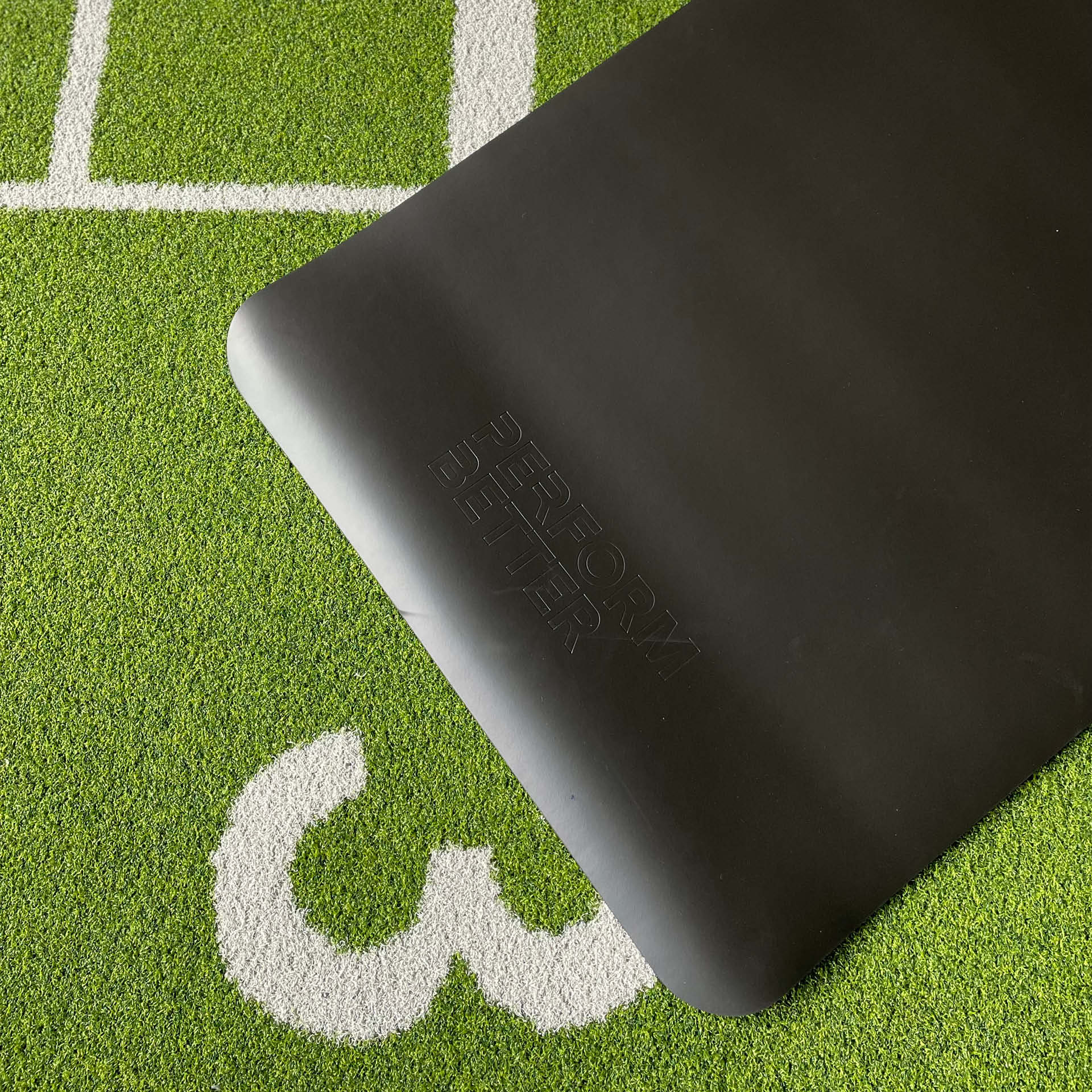 Perform Better Fitnessmatte 1,4m Schwarz mit Ösen Perform Better Fitnessmatte 1,4m Schwarz mit Ösen