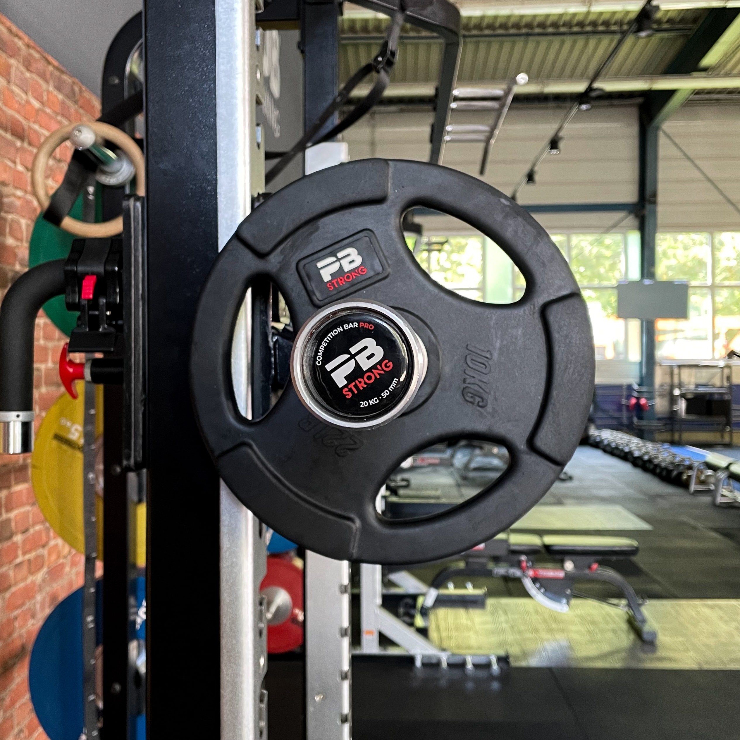 PB Strong 3-Griff Hantelscheibe gummiert Schwarz (Stk) 10 kg PB Strong 3-Griff Hantelscheibe gummiert Schwarz (Stk) 10 kg